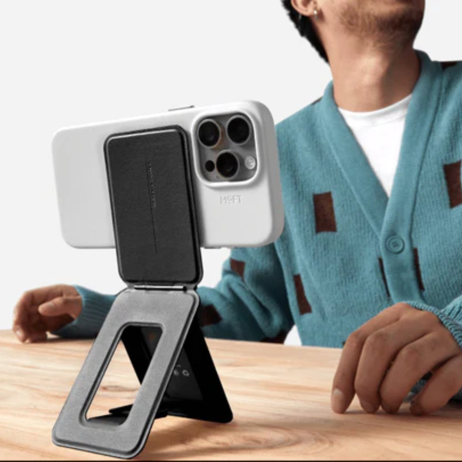 MOFT Snap Phone Tripod Stand MOVAS™ - MagSafe Compatible (4 Colours)