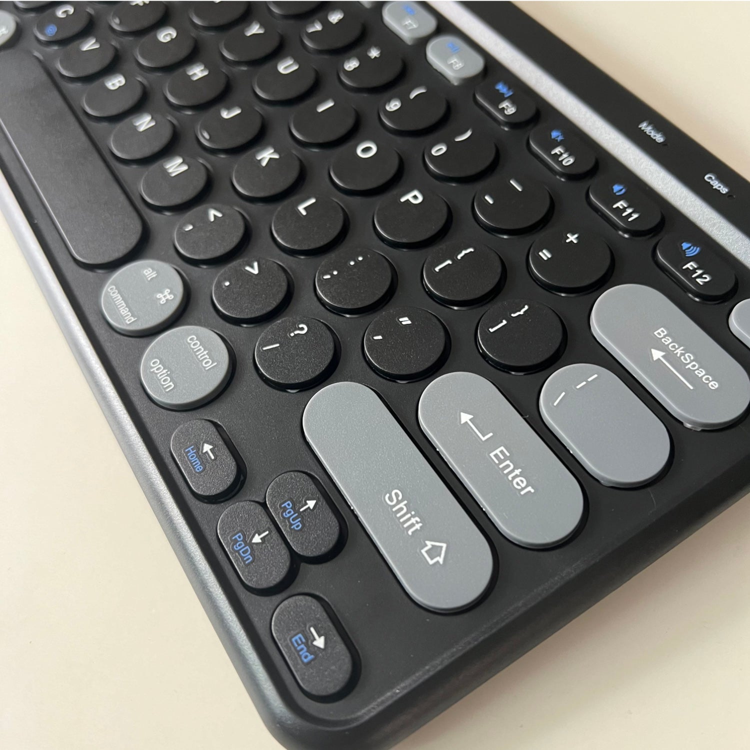 Bluetooth & Wireless Keyboard (Pairing to 3 Devices) - Black