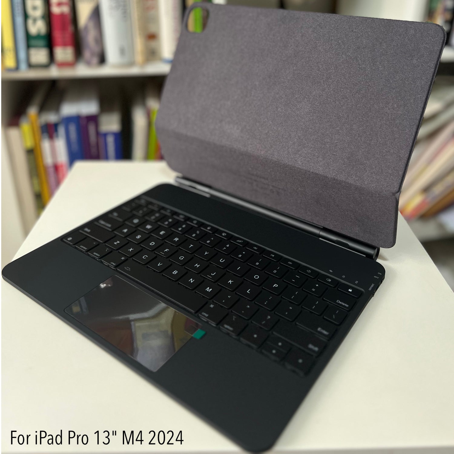 BT Backlit Touchpad Magic Keyboard for iPad Pro 13" M4