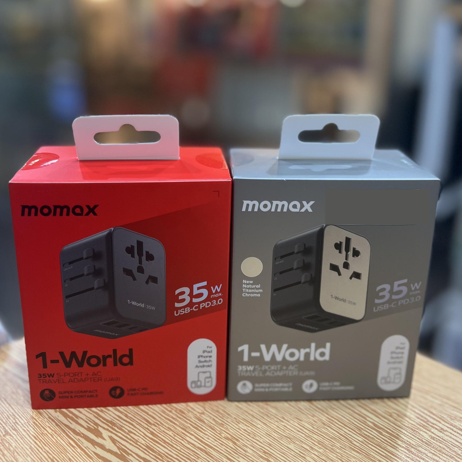 MOMAX 1-World 35W Traveller Adapter