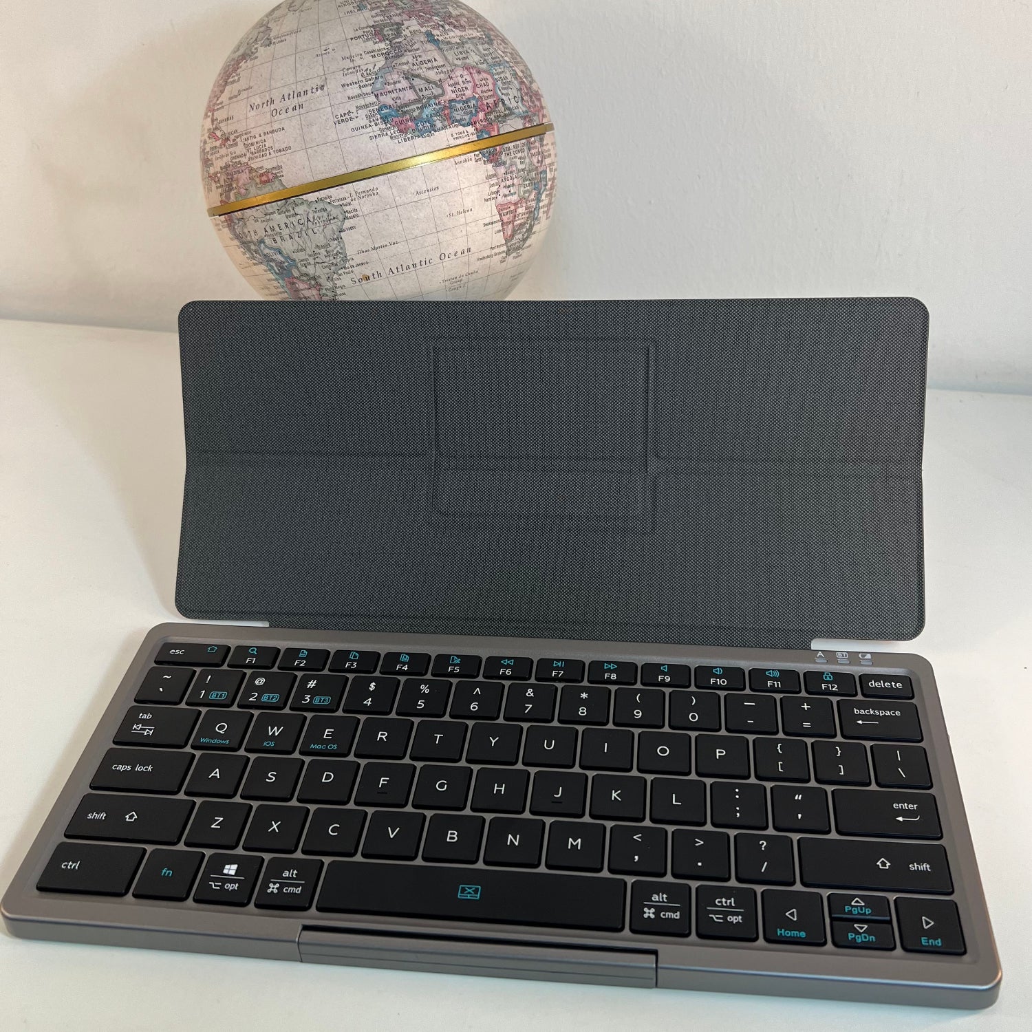 DUX DUCIS BT Portable Keyboard with TouchPad