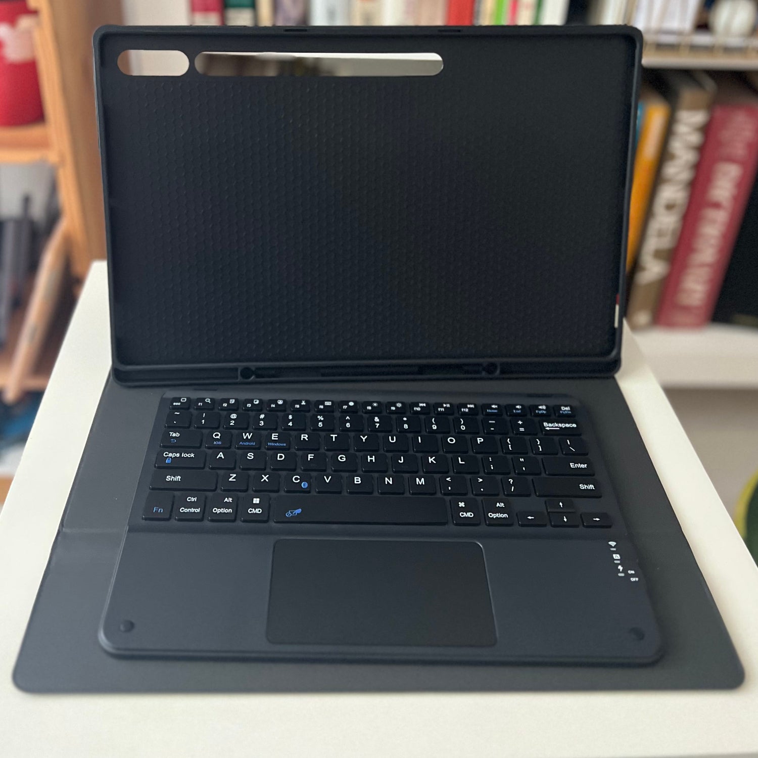 Bluetooth Keyboard with Touchpad for Tab S8 Ultra / S9 Ultra with Slim Pen Slot
