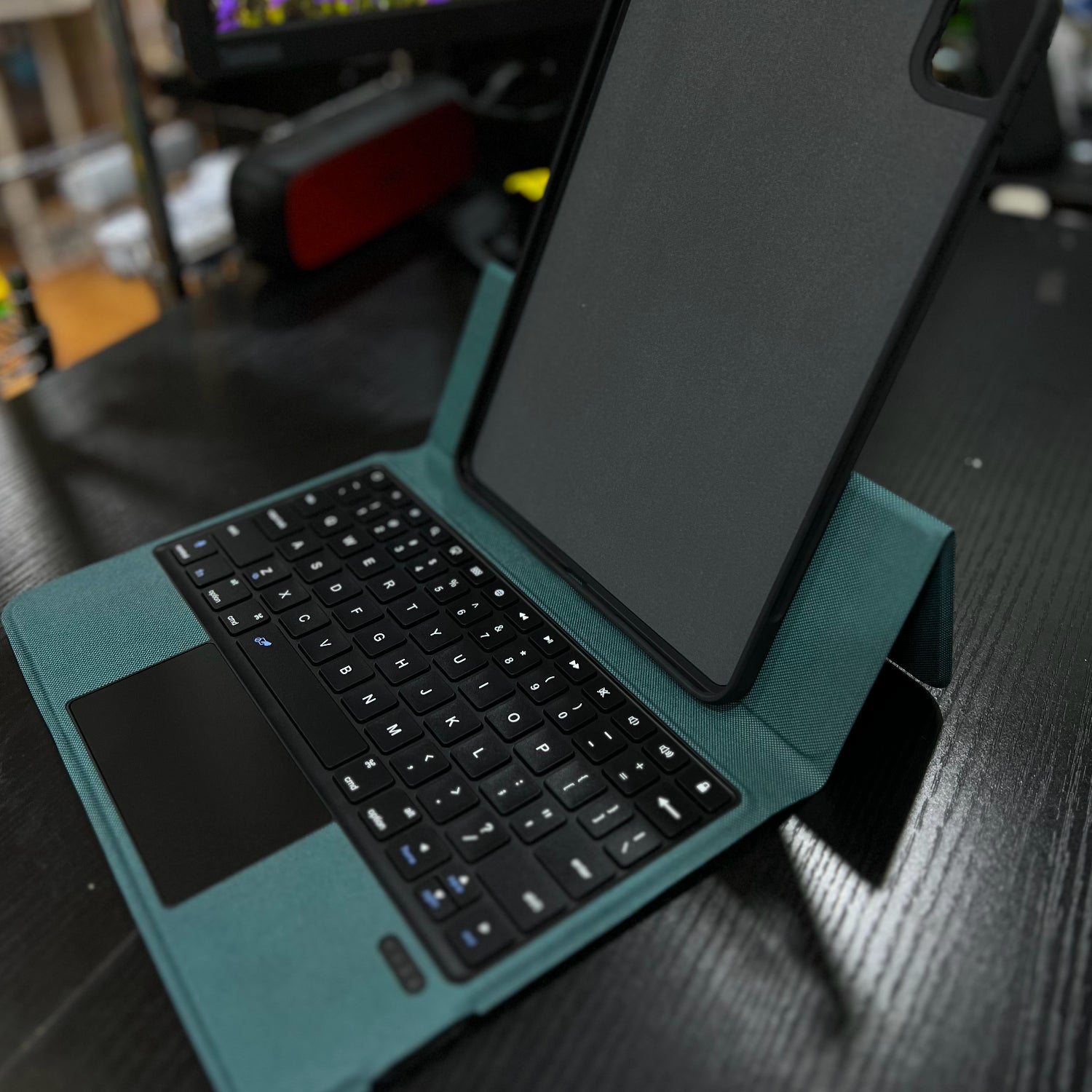 Detachable Smart Track Pad Keyboard Case for iPad Air 4&5 (10.9")/ iPad Pro Gen 1-4 (11") - 2 Colours